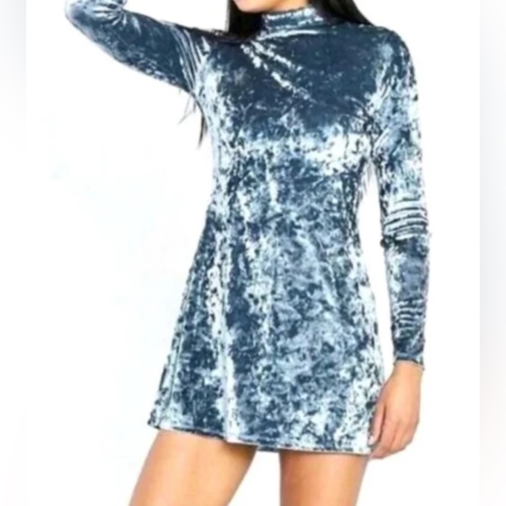 Urban Outfitters Kimchi Blue Crushed Mock- Neck Mini‎ Velvet Dress- Large